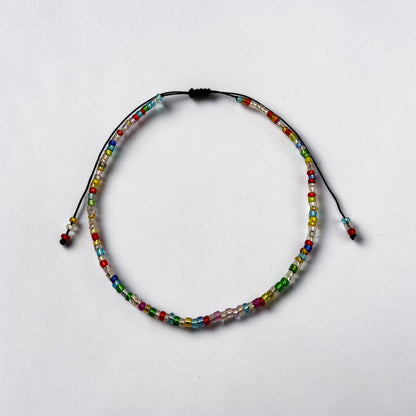 Bratara de picior reglabila cu margele de nisip multicolor - snur negru