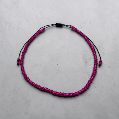 Bratara de picior reglabila cu margele de nisip fucsia - snur negru