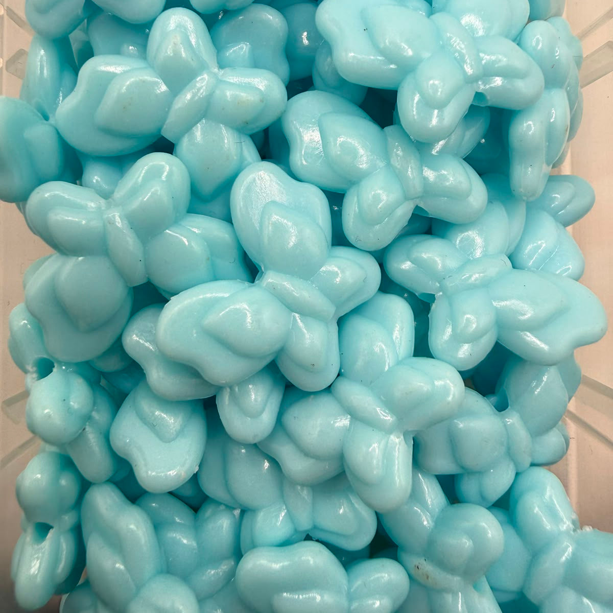 Margele acrilice fluture 22x18mm albastru deschis