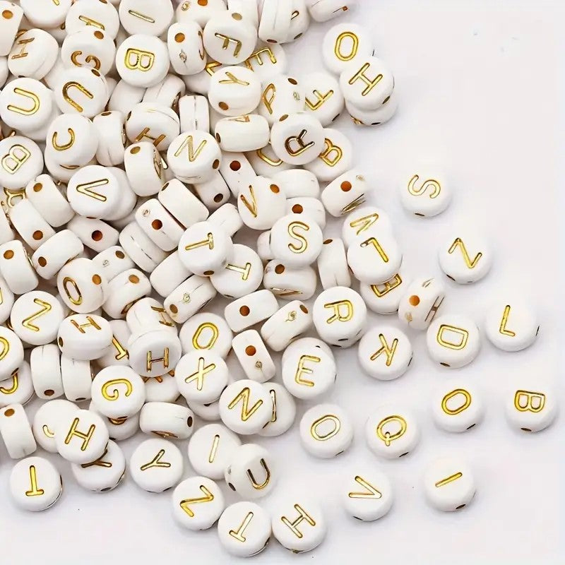 Margele acrilice albe cu litere aurii 6mm