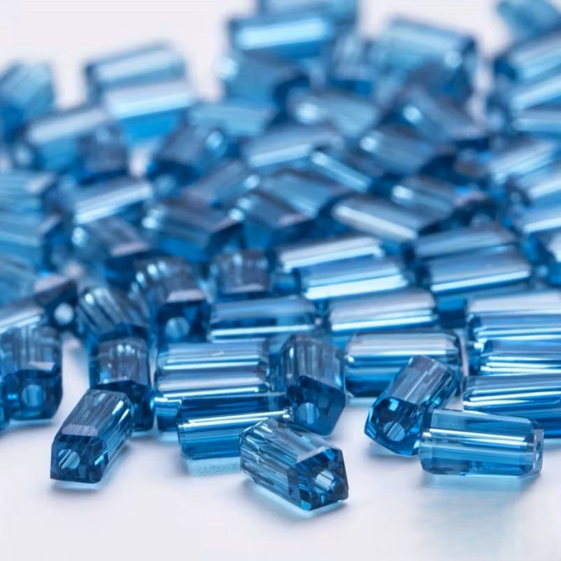 Margele sticla tub fatetate 2x4mm albastru deschis
