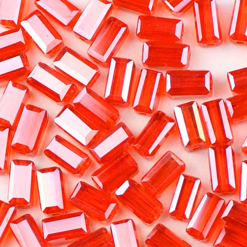 Margele sticla tub fatetate 2x4mm rosu