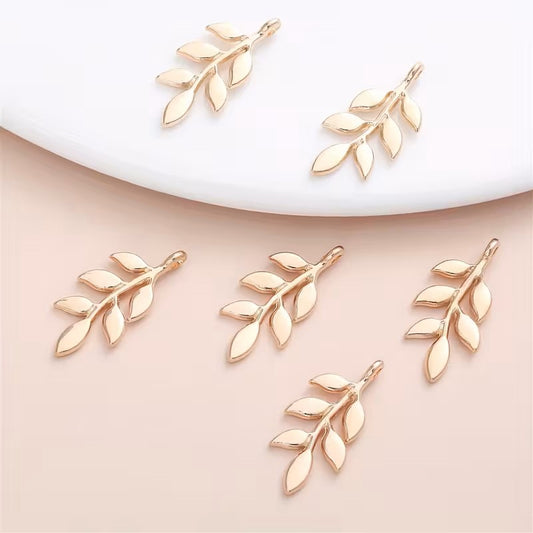 Pandantiv frunze 12x24mm auriu