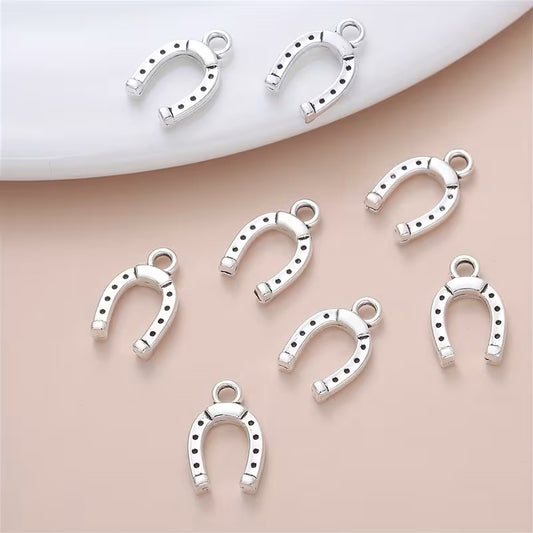 Pandantiv potcoava 15x10mm argintiu