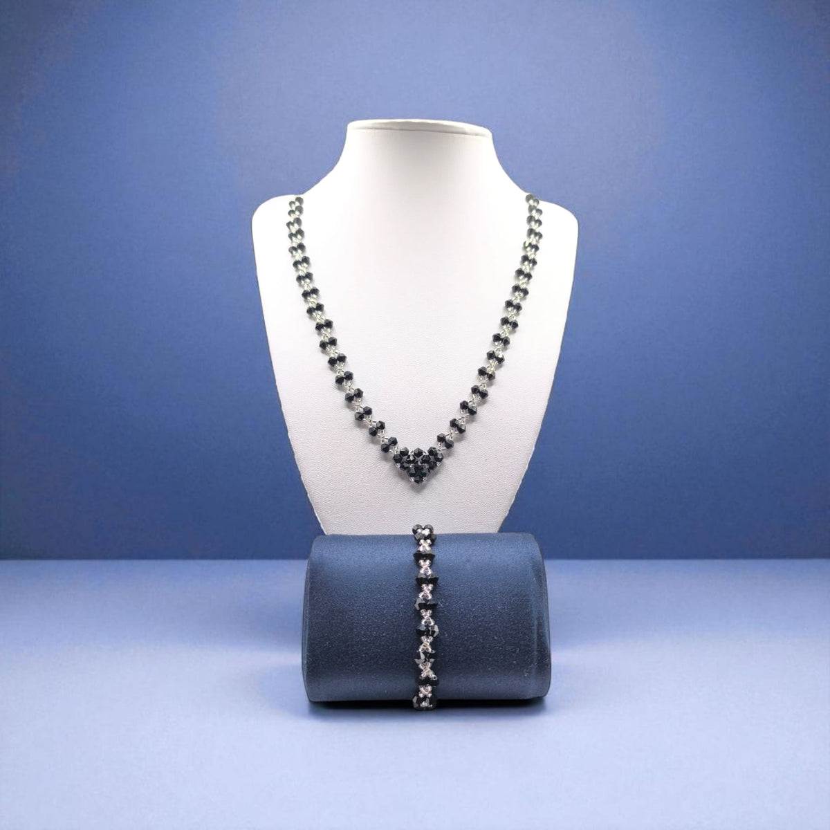 Set bijuterii Misterul Noptii – colier si bratara negru si argintiu